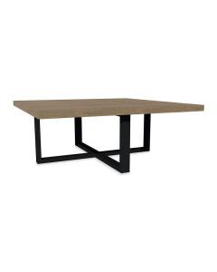 Qube salontafel met naturel massief eiken blad en zwart metalen onderstel.