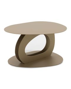 Organisch gevormde Tonda salontafel uit de Spinder x Eva van de Ven collectie in champagnekleur, gemaakt van gerecycled staal met een unieke opbergruimte in het midden.