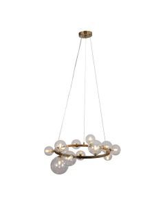 Hanglamp Yosie van Richmond Interiors met ronde gouden ring en meerdere glazen lichtbollen in verschillende formaten, aan drie kabels.