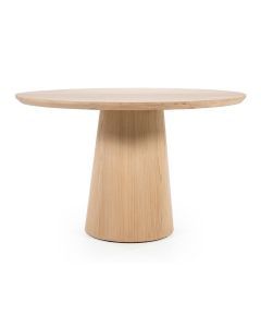 Ronde eettafel Nola met een taps toelopende poot van licht hout, perfect voor een moderne eetkamer.