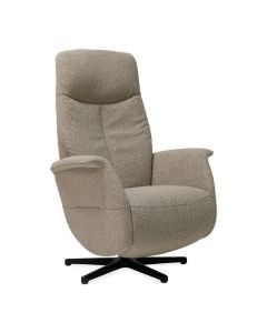 Beige relaxfauteuil met zachte stofbekleding, driekwart zijaanzicht, op zwarte stervormige draaivoet.