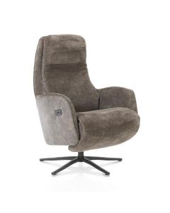 Relaxfauteuil Felino in zijaanzicht, bekleed met een luxe bruin stof/lederlook combinatie, voorzien van een moderne draaivoet in grafietkleur.