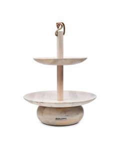 Etag&egrave;re Bellevaux van Rivi&egrave;ra Maison, gemaakt van licht hout met twee lagen en een leren handgreep, minimalistisch ontwerp.
