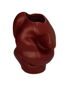 Bordeauxrode Kersten vaas met organische, kunstzinnige vorm en matte structuur, geschikt als decoratief object of bloemenvaas.