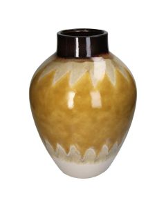 Gele Kersten steengoed vaas met ronde buik, crèmekleurige zigzagrand en donkerbruine hals, vrijstaand gefotografeerd op witte achtergrond.