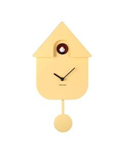 Vooraanzicht van de Karlsson Wandklok Cuckoo Modern Light Yellow met zwarte wijzers, ronde opening en slinger.