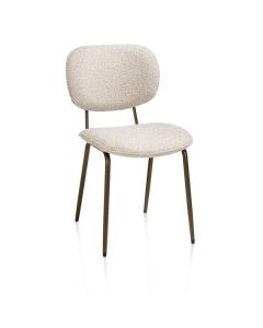 Eetkamerstoel Lexi beige met boucléstof Cloudy en steelbrown metalen frame, vooraanzicht.