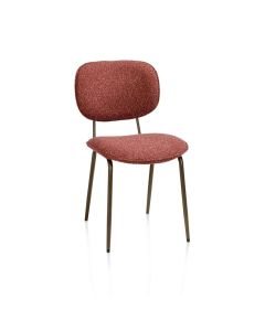 Eetkamerstoel Lexi koper met boucléstof Cloudy en steelbrown onderstel, vooraanzicht.