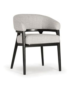 Armstoel Dory schuin van voren met lichtgrijze bekleding en zwart houten frame met afgeronde armleuningen