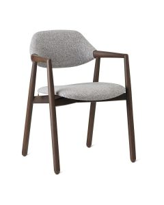 Armstoel Knut met grijze stoffering en donker houten frame schuin van voren