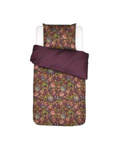 Essenza Rosanella dekbedovertrek Mauve Wine, eenpersoons opgemaakt bed met rijke bloemenprint en effen mauve omslag, warm en klassiek geheel.