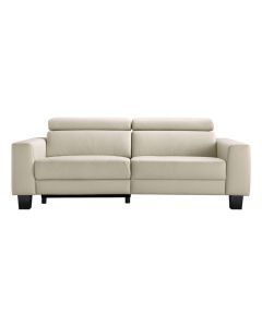 Beige 3-zitsbank met verstelbare hoofdsteunen en zwarte houten poten recht van voren