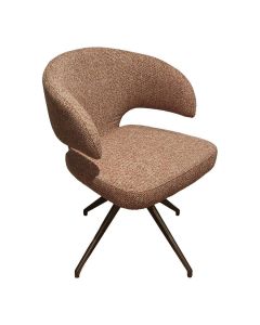 Armstoel Hetton in cognackleurige stof met afgeronde rugleuning en metalen kruispoot.