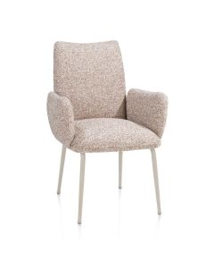 Cr&egrave;me armstoel Bovina met koperkleurig metalen frame, subtiele stoffering en armleuningen