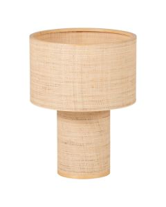 Tafellamp met brede ronde kap en stevige voet in naturel geweven raffia op witte achtergrond