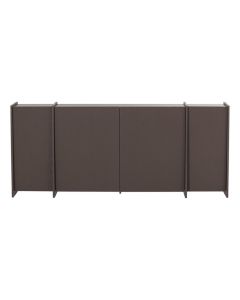 Breed dressoir in middenbruin essenfineer met verticale panelen op witte achtergrond