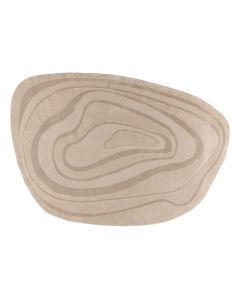 Beige vloerkleed Calm in organische vorm met subtiele lijnen van bovenaf gefotografeerd