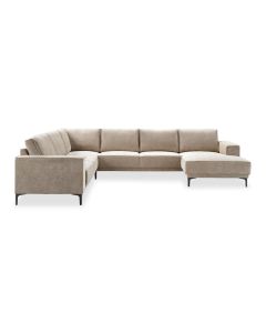Hoekbank Calira in taupekleurige weefstof met brede armleuningen en chaise longue op witte achtergrond.