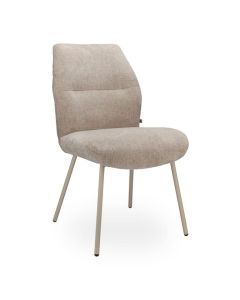 Eetkamerstoel Riga in beige stof met licht beige metalen poten schuin van voren