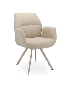 Eetkamerstoel Brera met armleuningen in beige boucl&eacute; stof en licht beige metalen poten schuin van voren
