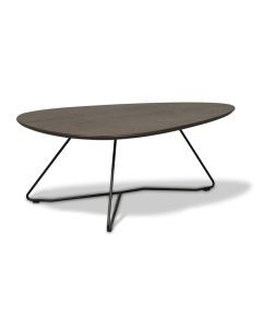 Mont&egrave;l Zara salontafel van massief eikenhout in donkerbruin met zwart metalen onderstel