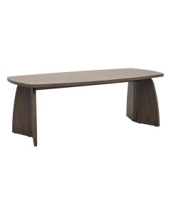 Eettafel Nesna in donkerbruine houtlook met Deens ovaal tafelblad en gebogen poten, schuin van voren gefotografeerd