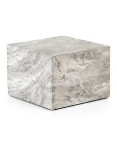 Cube Marble Grigio bijzettafel met lichtgrijze marmerlook in driekwart aanzicht