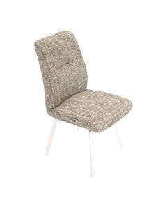 Bjorn eetkamerstoel met gem&ecirc;leerde beige stoffering en licht metalen onderstel in driekwart aanzicht.
