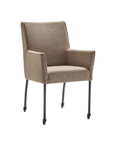 Profijt Meubel armstoel Cintra met wielen in de kleur Lever (lichtbruin), comfortabele armleuningen en zwarte poten met zwenkwielen.