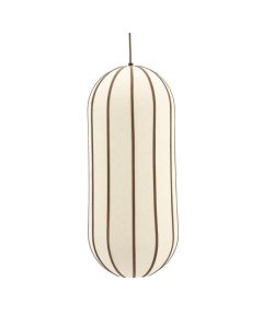Beige coconvormige hanglamp van linnen met leren details en een slank, langwerpig ontwerp.