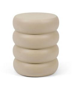 Rivi&egrave;ra Maison Rose Tower keramieken bijzettafel in beige met gestapelde ronde vormen.