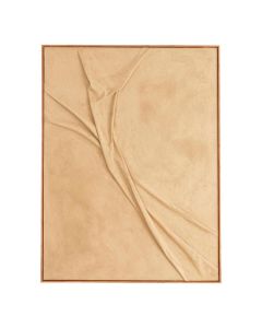 Abstract wandpaneel Meschio van Pronto Wonen in beige met geplooid reli&euml;f en warme zand- en terratinten.