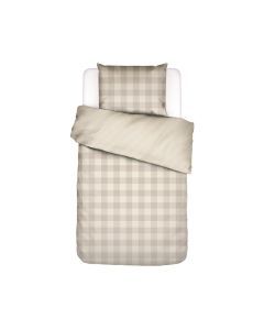 Essenza Chess dekbedovertrek Oatmeal met groot beige Vichy-ruitpatroon en gestreepte achterzijde voor een tweepersoonsbed.