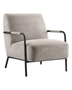 Grijze fauteuil Posano met zwart metalen open frame, brede zitting en gestoffeerde armleuningen.