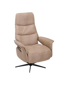 Schuin vooraanzicht van relaxfauteuil Inverno Kentucky Beige met open arm en zwarte metalen 5-teensvoet
