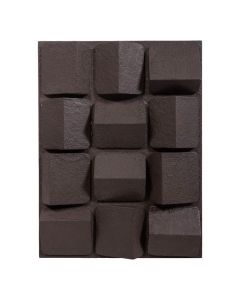Bruine WOOOD Axis wanddecoratie met geometrische 3D-vormen en ruwe betonlook.