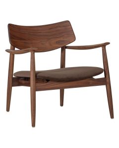 WOOOD fauteuil Bask van walnoothout met bruine velvet zitting en gebogen armleuningen.