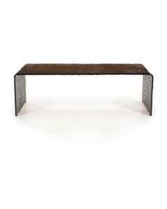 By-Boo Ripple salontafel van bruin glas met golvend reliëf, frontaal aanzicht.