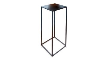 Moderne, zwarte bijzettafel BS, uitgevoerd in zwart metaal.