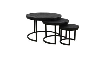 Salontafel Winford set van 3 met ronde zwarte houten bladen en zwart metalen onderstellen.