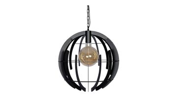 Zwarte metalen hanglamp in bolvormig design met open lamellenstructuur en een zichtbare retro lichtbron in het midden.