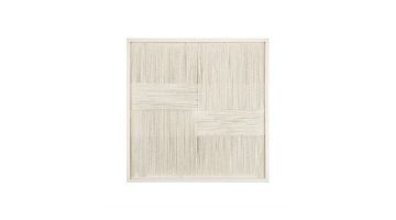 Een vierkant kunstwerk met een geometrisch patroon van dunne, gelijkmatige lijnen in een lichtcrème kleur, met een subtiele textuur.