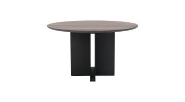 Vooraanzicht eettafel Rise van Bert Plantagie rond bruin eiken blad met geometrisch zwart metalen onderstel.