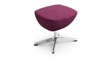 Hocker Globe van Conform uitgevoerd in een trendy roze stof met een verchroomde vierpoot. Gezien schuin van voren.