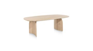 Houten eettafel Castello met een ovale vorm en gebogen poten, gemaakt van licht hout.