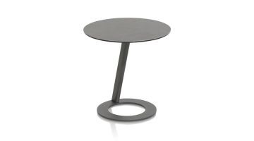 Salontafel Vegas van henders en hazel met een rond grijs tafelblad en een grijze schuine metalen poot, cirkelvormige basis.