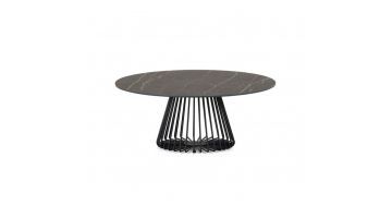 Grote ronde salontafel Tulip Wire van Montèl heeft donkergrijze marmerlook keramieken tafelblad zwart onderstel die bestaat uit een reeks gebogen metalen draden.