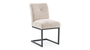 Profijt Eetkamerstoel Orense in zachte beige stof en zwart metalen frame, getoond van de voorkant op een witte achtergrond.