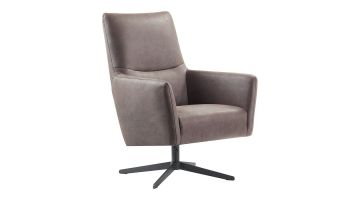 Fauteuil Varne met oranje stofbekleding en zwart metalen frame, gezien vanuit een lichte hoek. Vooraanzicht.