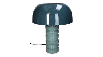 Azuurblauwe tafellamp met champignonvormige lampenkap en geribbeld metalen voetstuk.